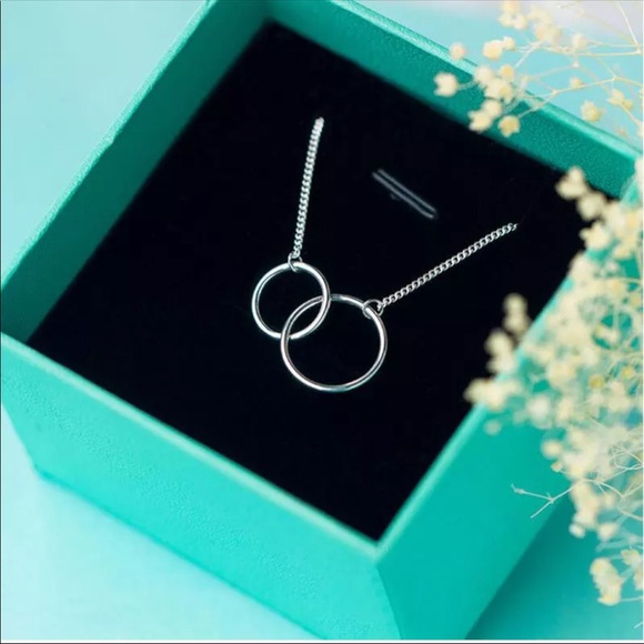 DOUBLE CIRCLE INTERLOCK SILVER NECKLACE - Picture 4 of 4